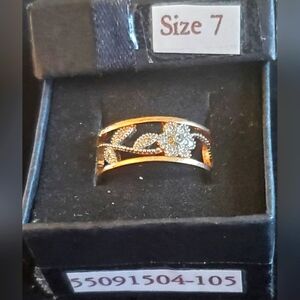 New Goldtone/Silver   Flowers and Leaves Ring
